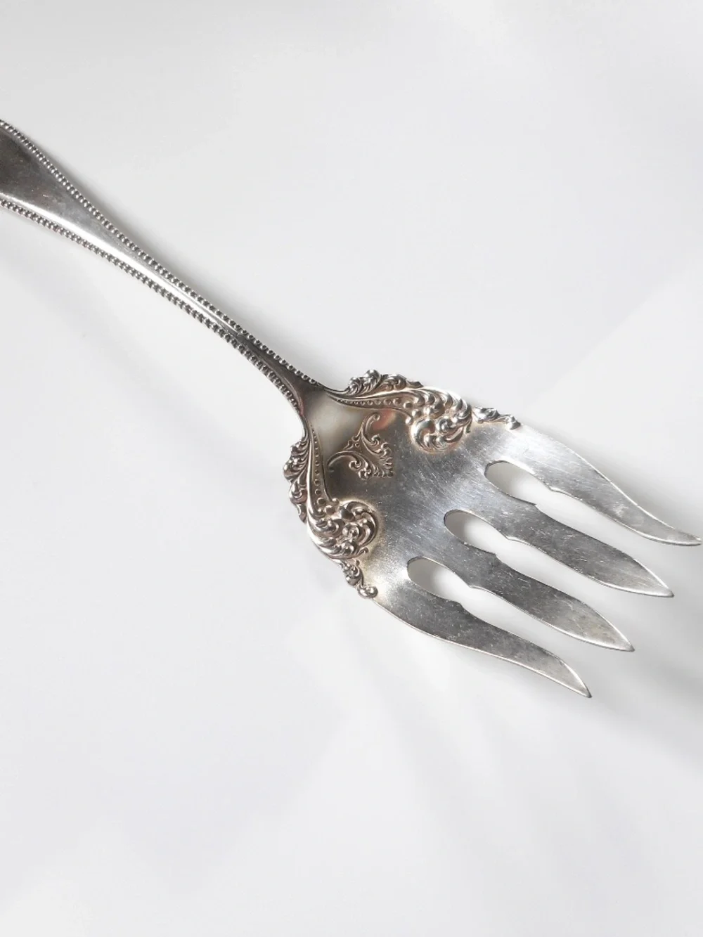 Rare VTG Wm Rogers & Son AA Silverplate Floral Beaded ESSEX Serving Meat Fork 9